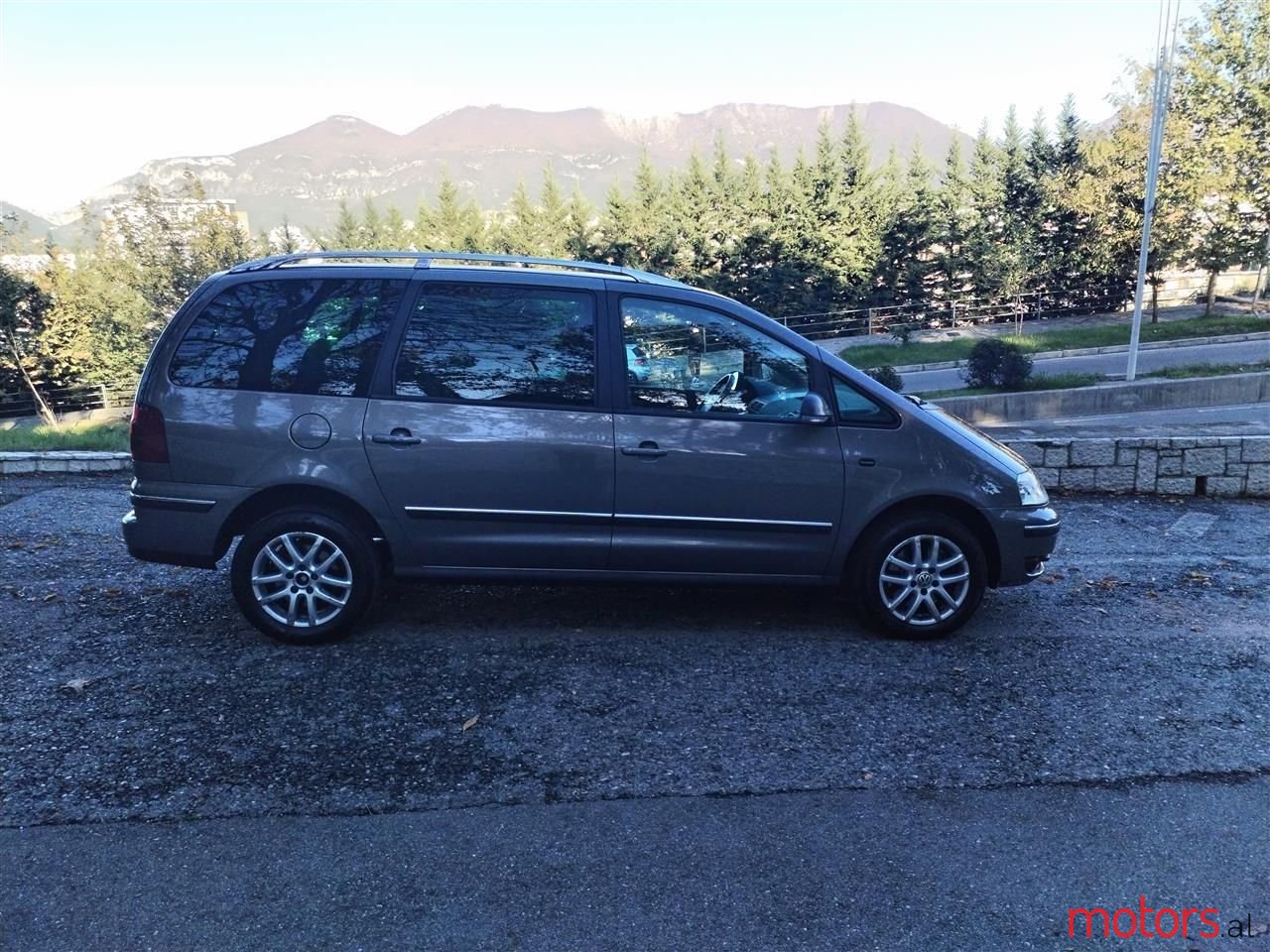2010' Volkswagen Sharan photo #2