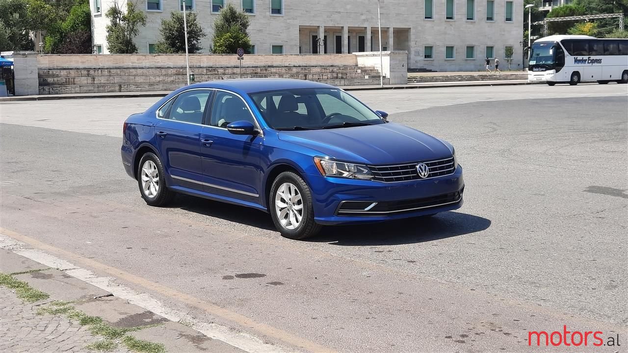 2016' Volkswagen Passat photo #3