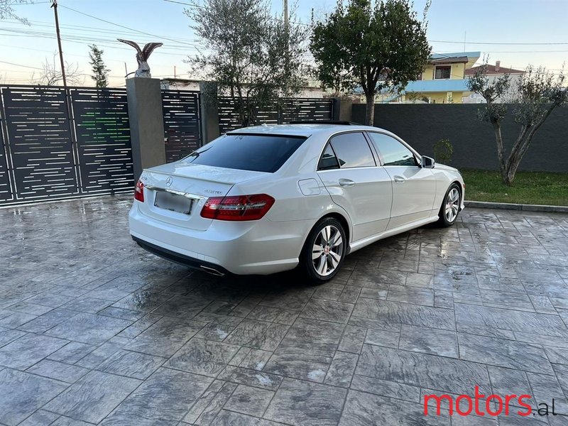 2011' Mercedes-Benz E 350 photo #2