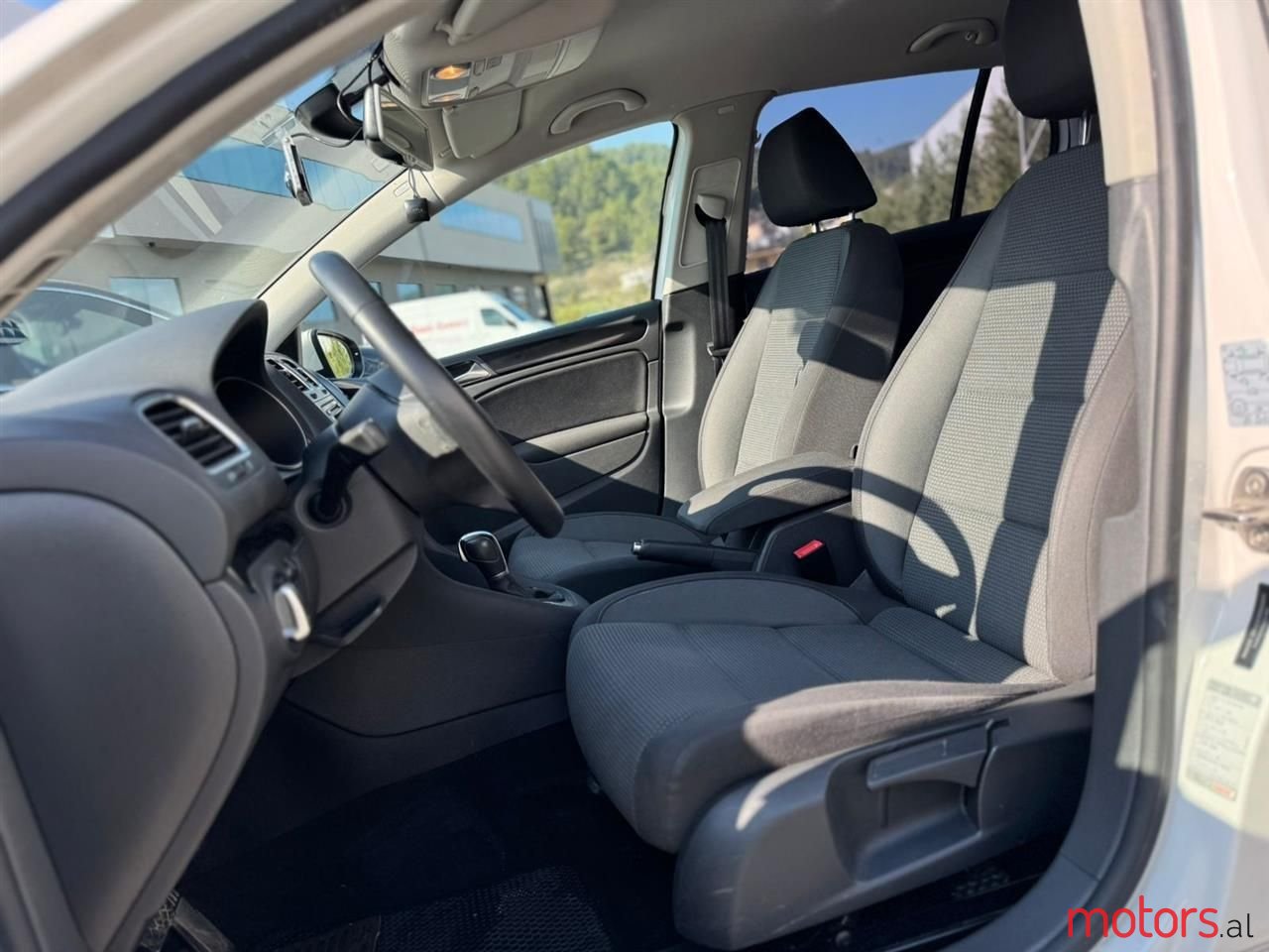 2012' Volkswagen Golf photo #5