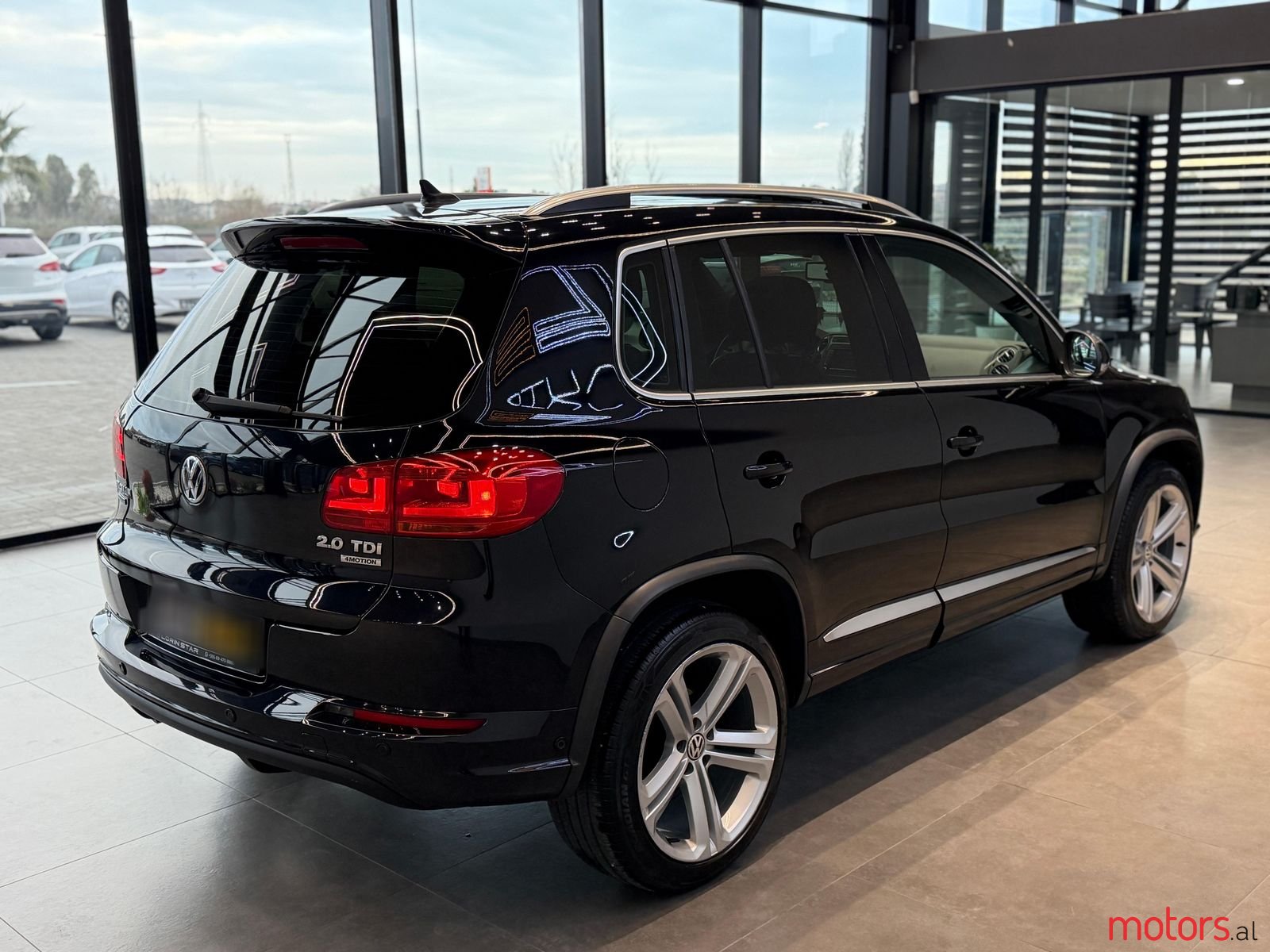 2012' Volkswagen Tiguan photo #1