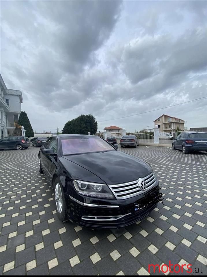 2012' Volkswagen Phaeton photo #1