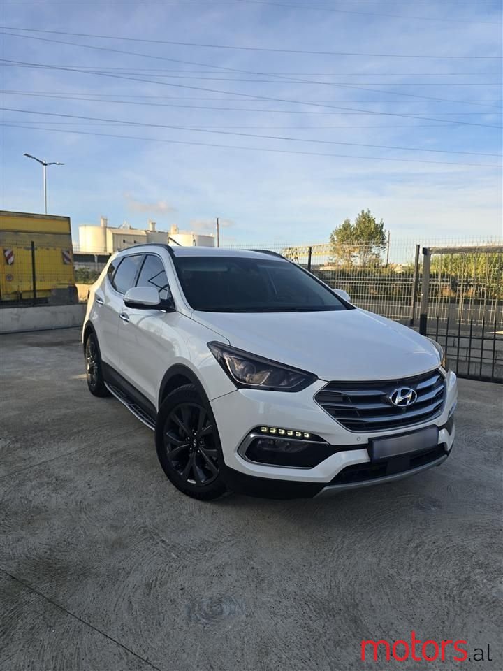 2015' Hyundai Santa Fe photo #2