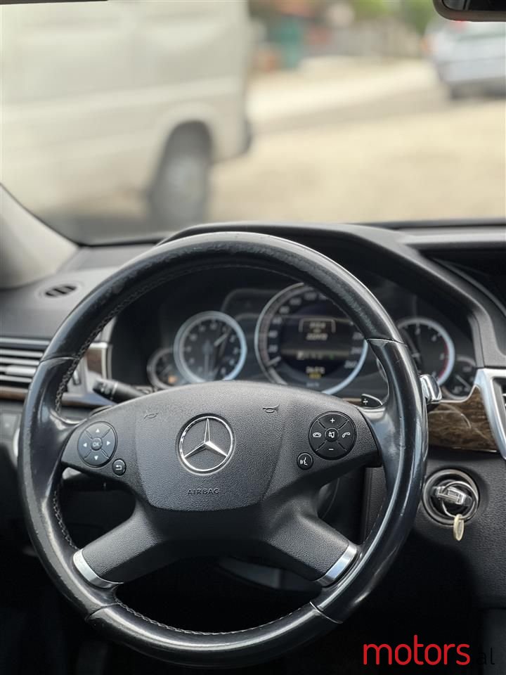 2013' Mercedes-Benz E 220 photo #6