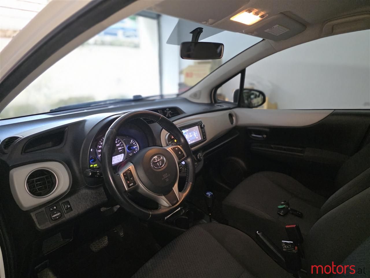 2012' Toyota Yaris photo #5