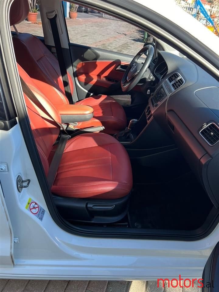 2015' Volkswagen Polo photo #4