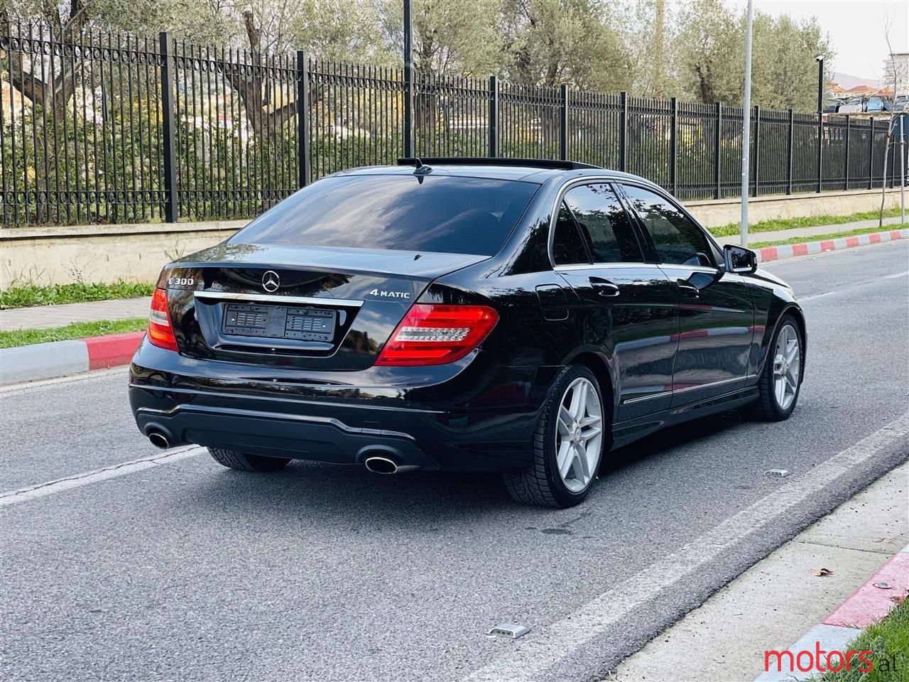 2012' Mercedes-Benz C 300 photo #4