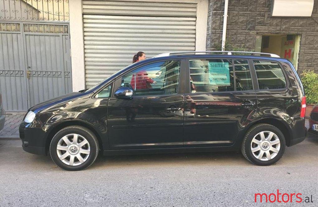 2005' Volkswagen Touran photo #2