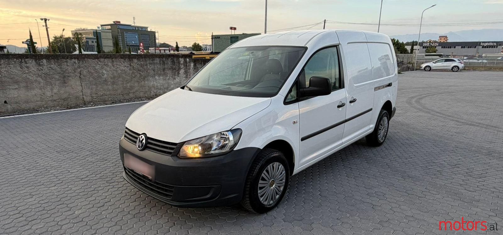 2011' Volkswagen Caddy photo #1