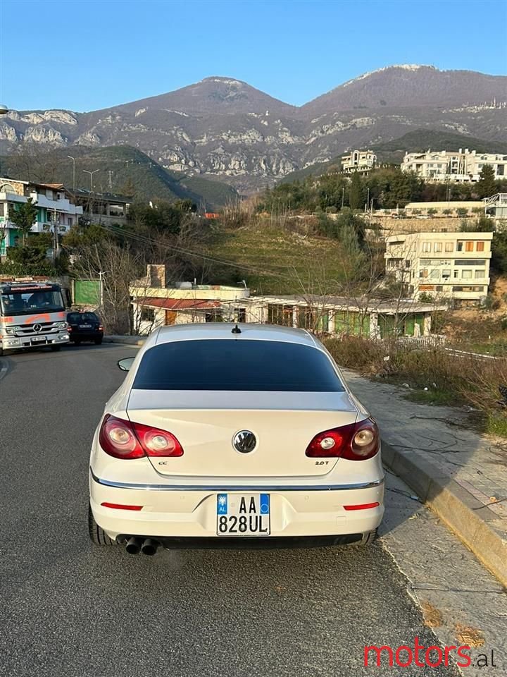 2010' Volkswagen Passat photo #5