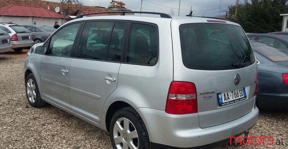 2004' Volkswagen Touran photo #1