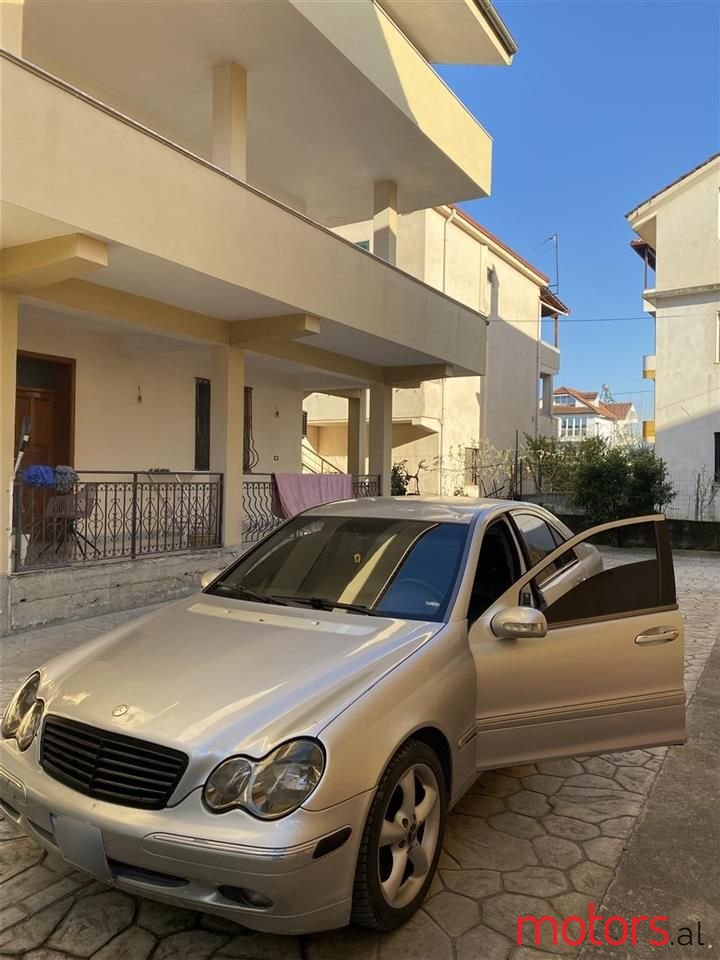 2004' Mercedes-Benz C 240 photo #2