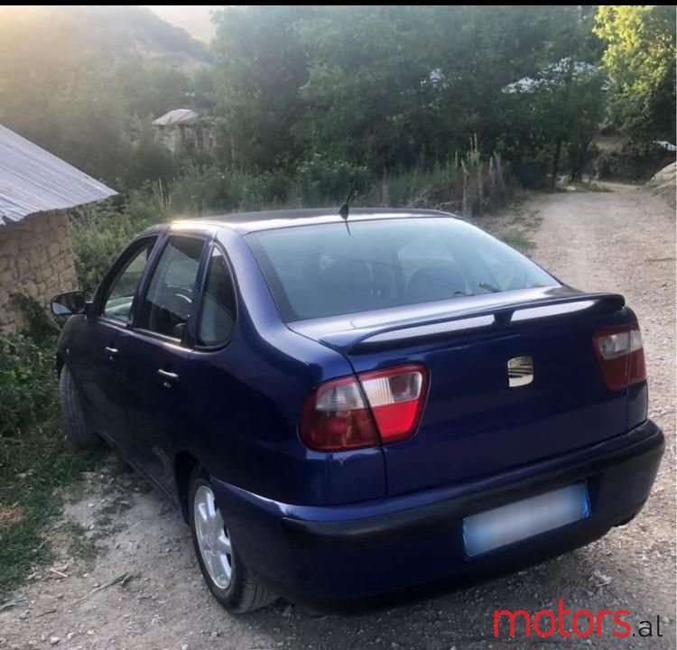 2001' SEAT Cordoba photo #1