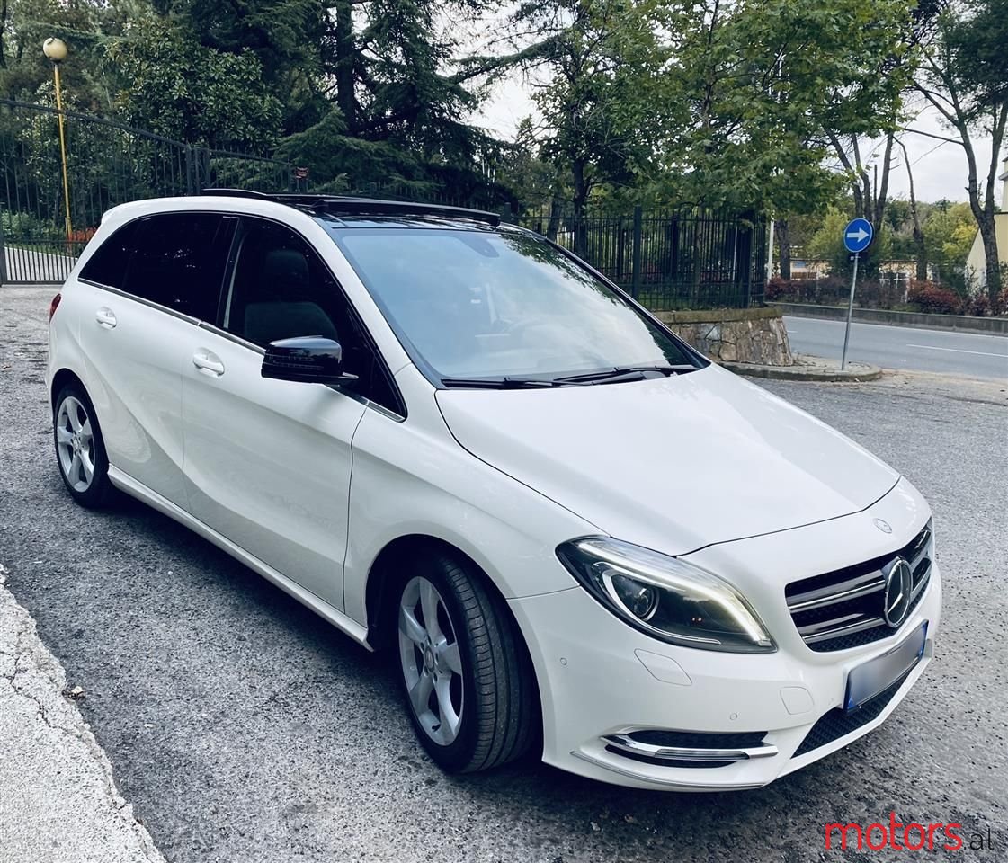 2013' Mercedes-Benz B 180 photo #1