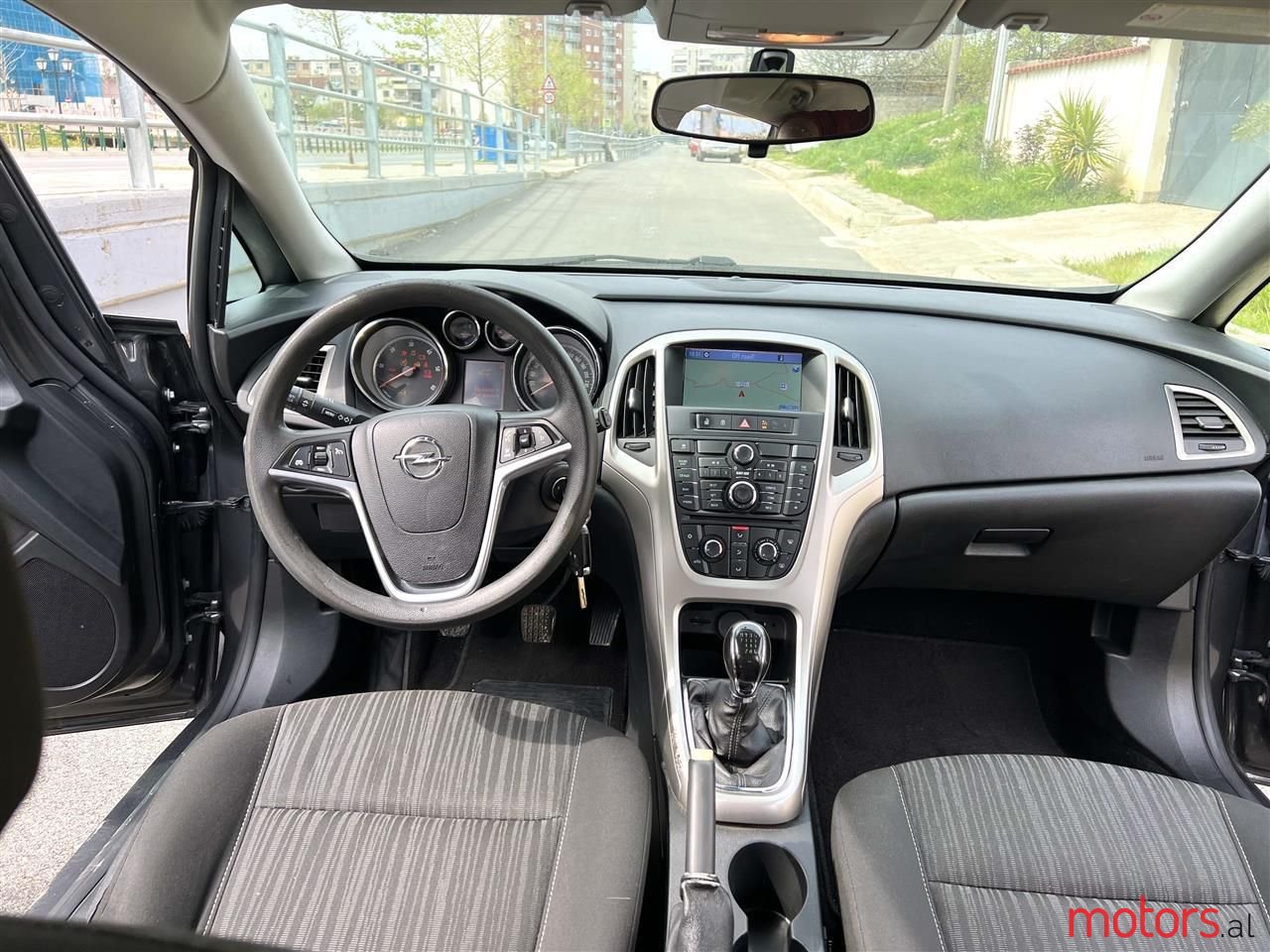 2011' Opel Astra photo #4