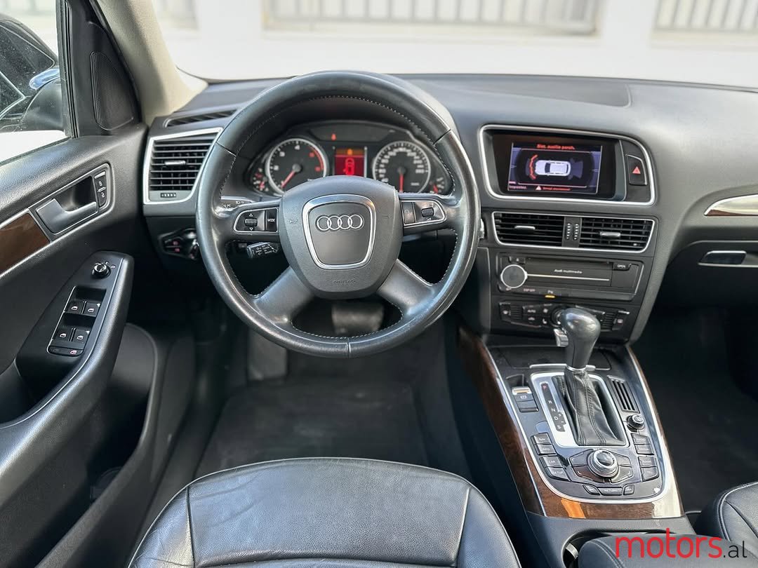 2010' Audi Q5 photo #7