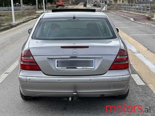 2004' Mercedes-Benz E 240 photo #2