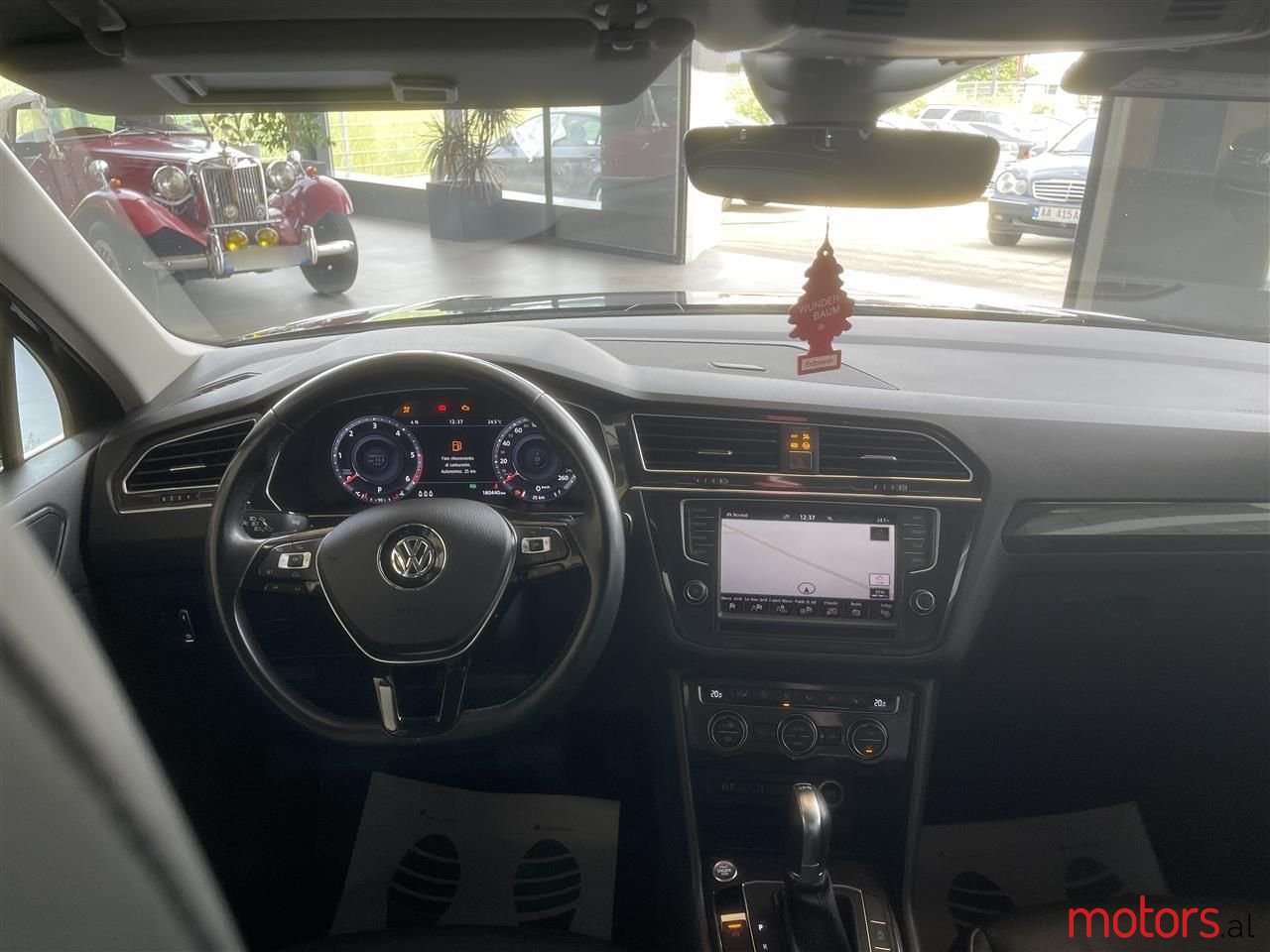 2017' Volkswagen Tiguan photo #4