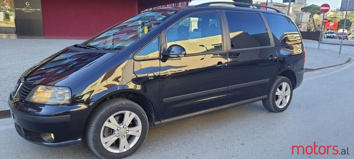 2010' SEAT Alhambra photo #2