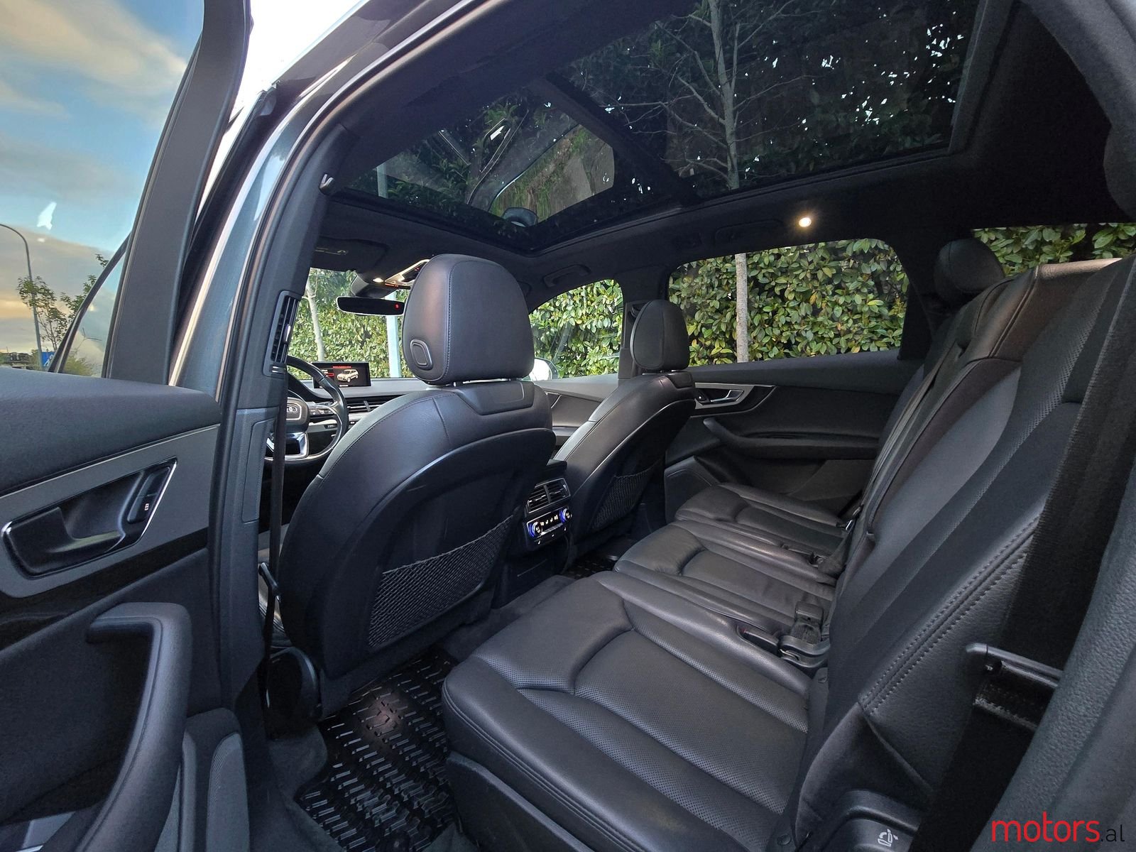 2017' Audi Q7 photo #6