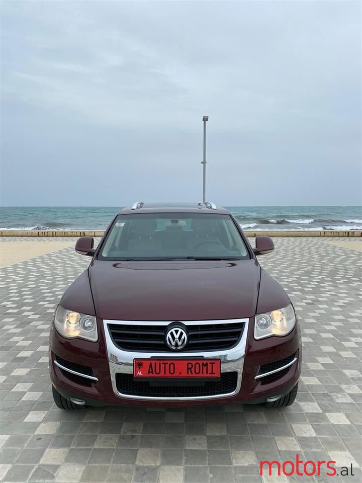 2009' Volkswagen Touareg photo #1