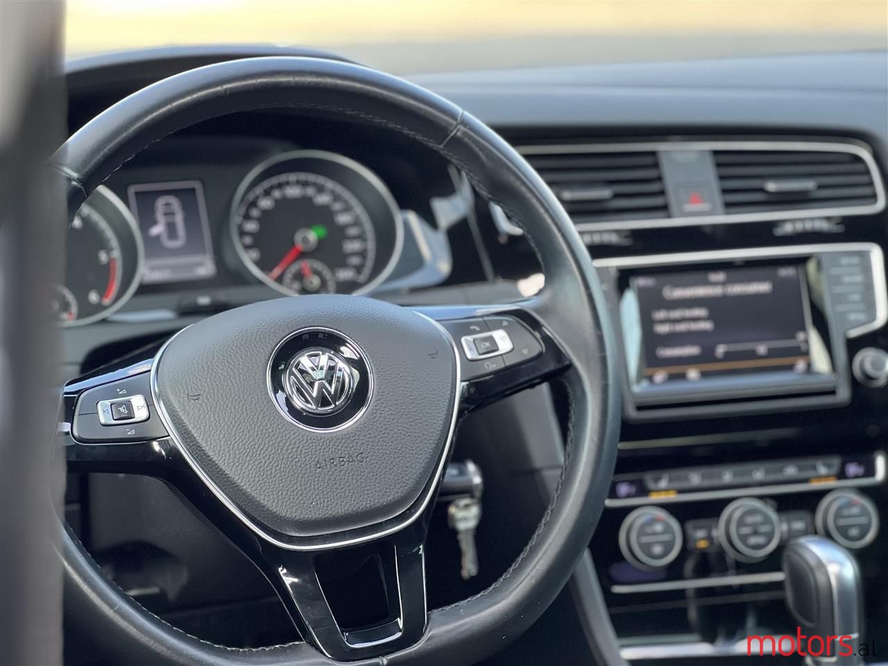 2015' Volkswagen Golf photo #5