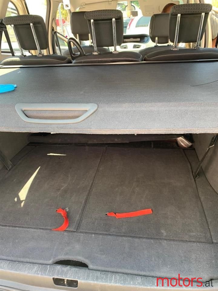 2009' Renault Scenic photo #3