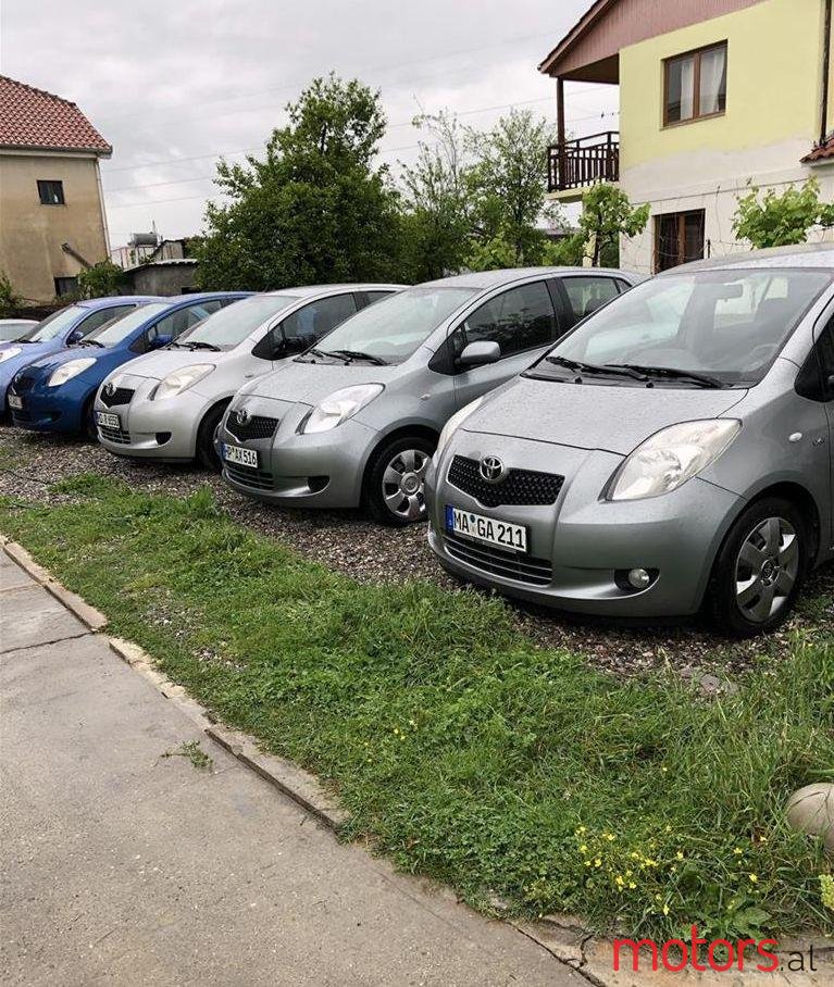 2009' Toyota Yaris photo #1