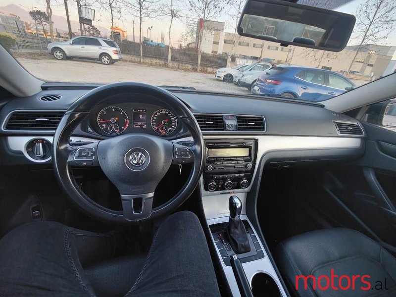 2013' Volkswagen Passat photo #4