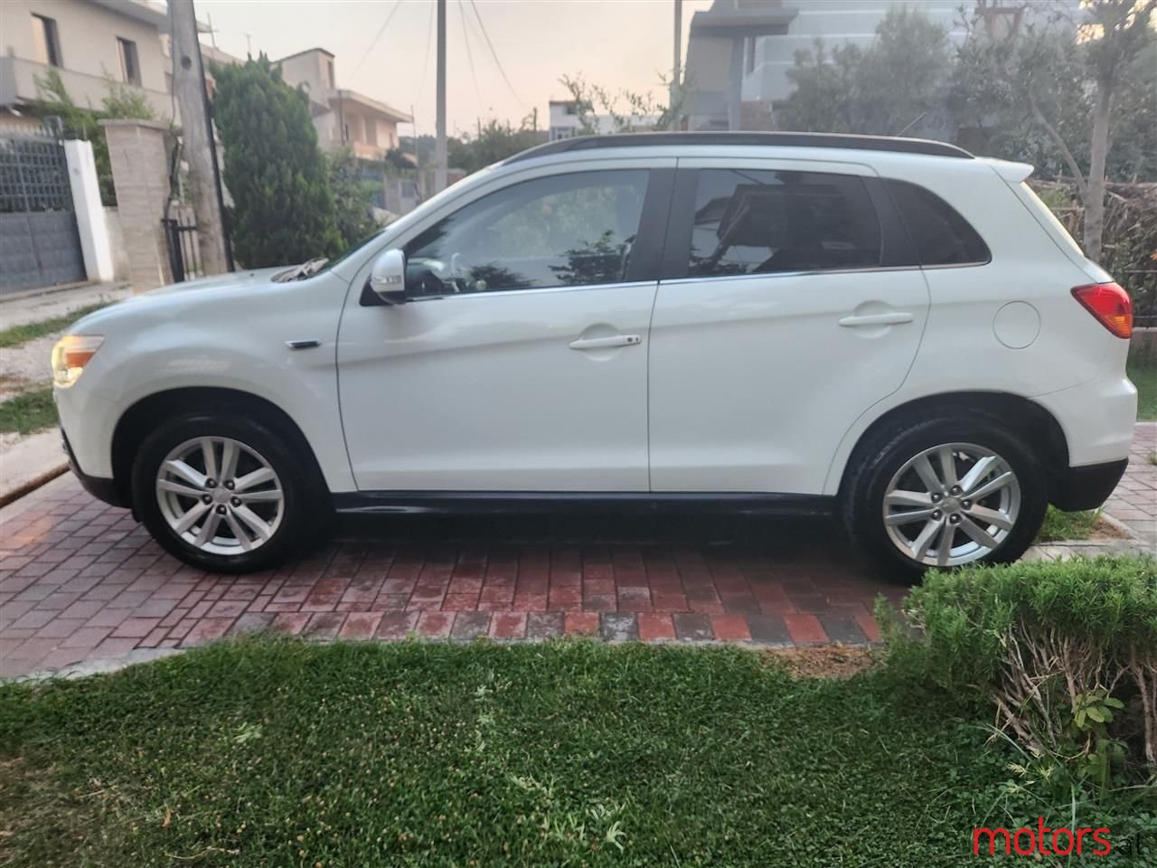 2011' Mitsubishi ASX photo #3