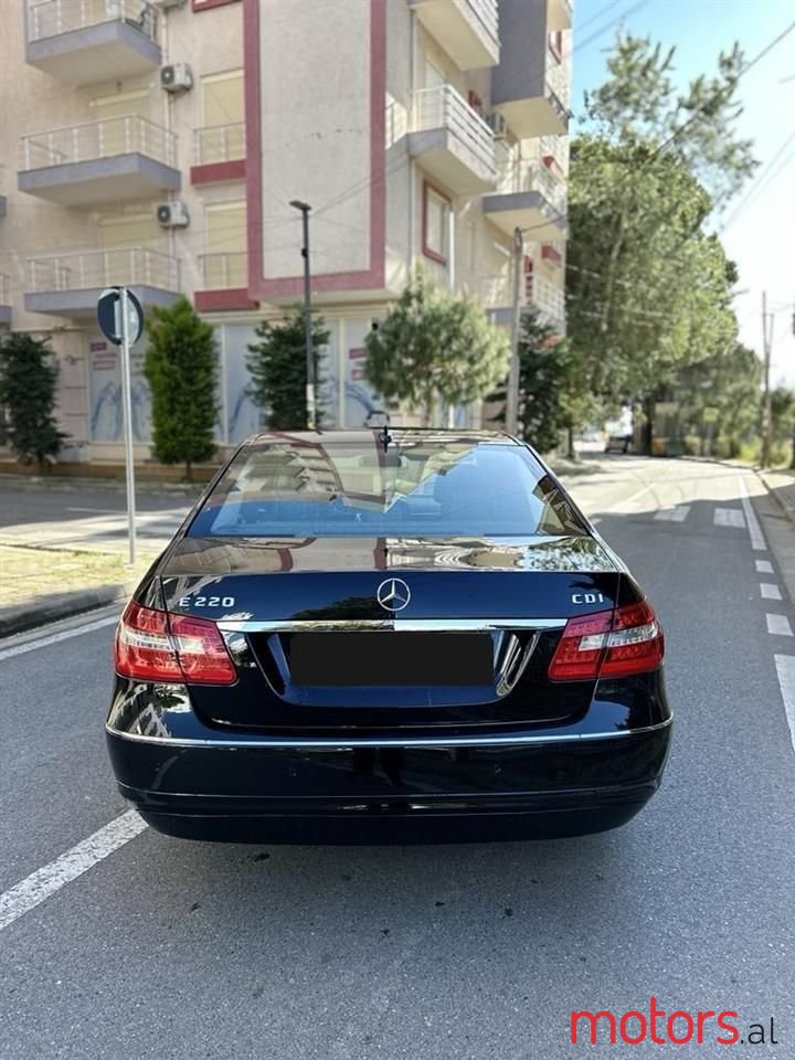 2010' Mercedes-Benz E 220 photo #4