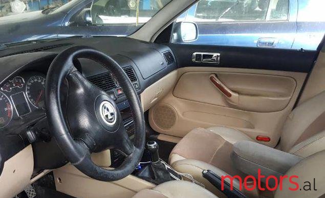 2000' Volkswagen Golf photo #1