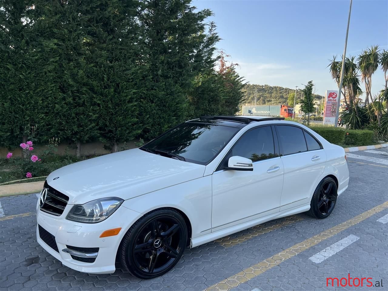2012' Mercedes-Benz C 300 photo #1