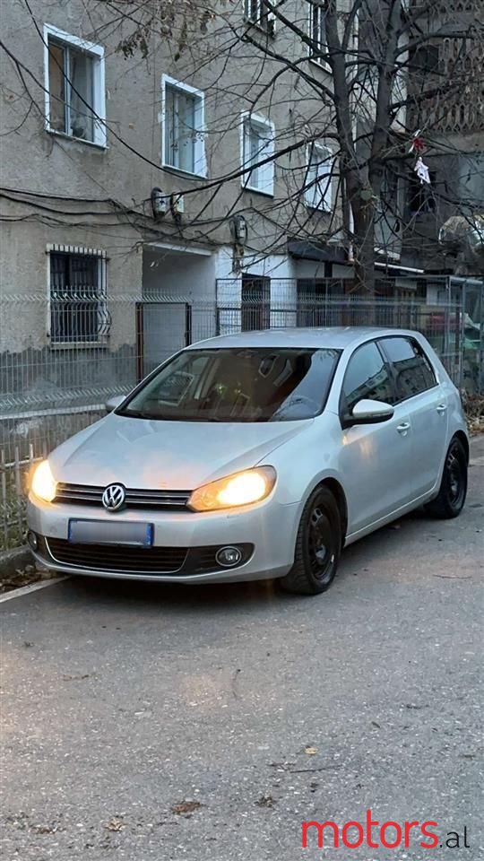 2009' Volkswagen Golf photo #5