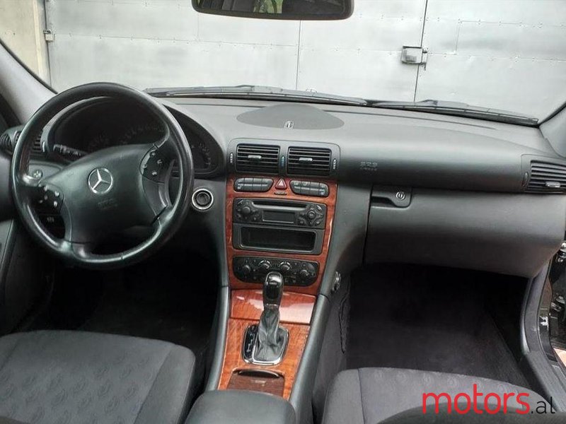 2002' Mercedes-Benz C 220 photo #2