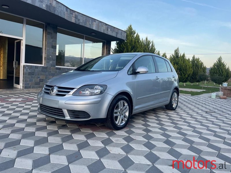 2008' Volkswagen Golf Plus photo #3