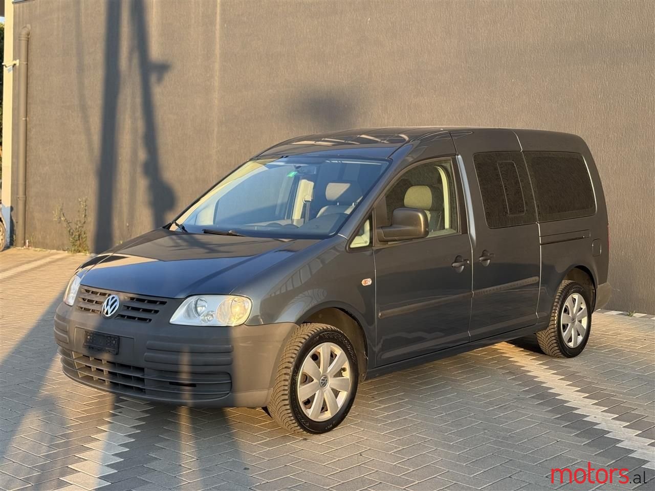 2010' Volkswagen Caddy photo #1