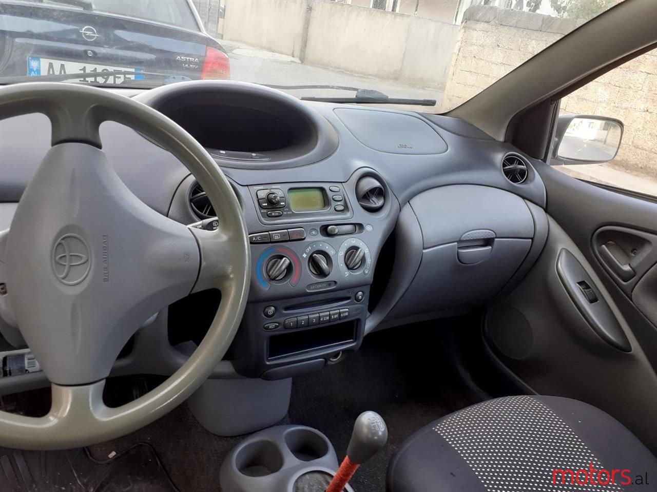 2002' Toyota Yaris photo #4