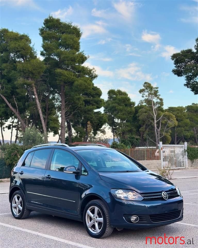 2010' Volkswagen Golf Plus photo #5