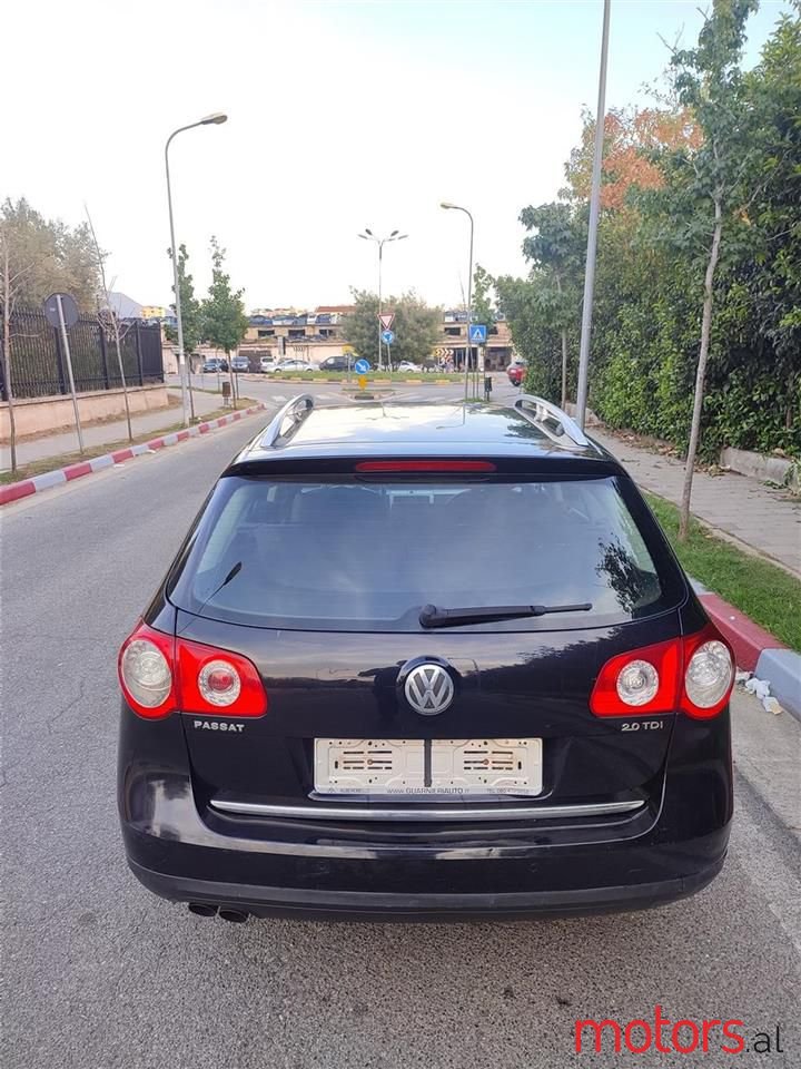 2009' Volkswagen Passat photo #3