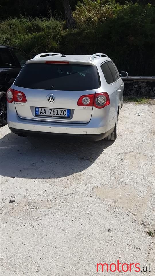 2009' Volkswagen Passat photo #2