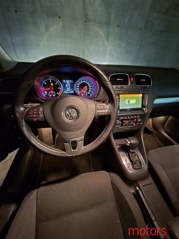 2010' Volkswagen Golf photo #2