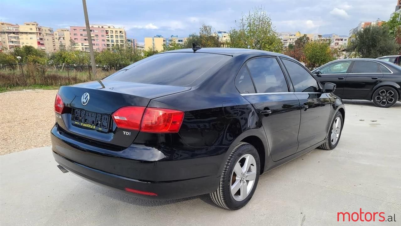 2012' Volkswagen Jetta photo #4