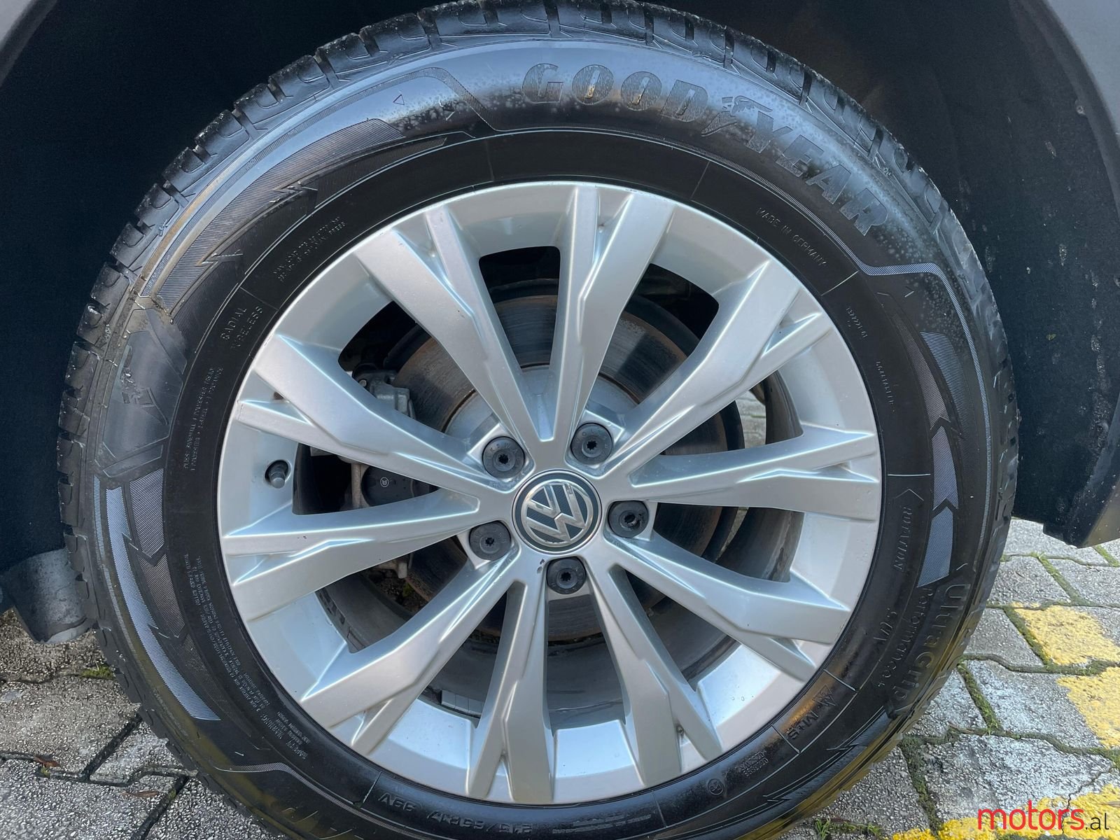 2018' Volkswagen Tiguan photo #5