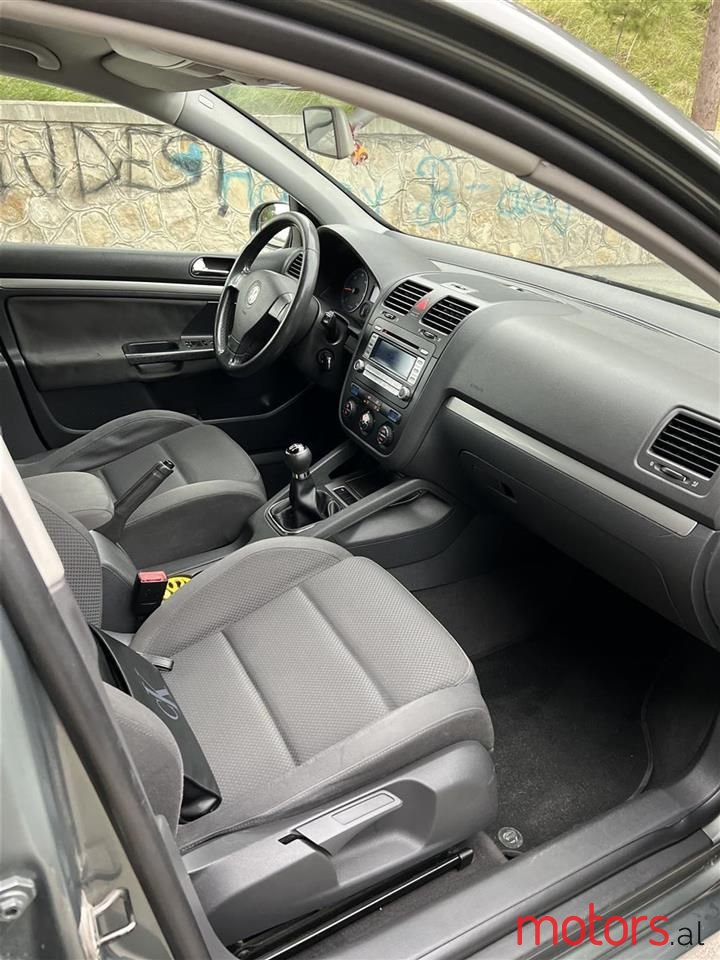 2006' Volkswagen Golf photo #3