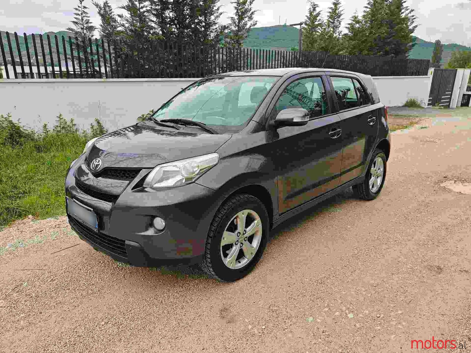 2010' Toyota Urban Cruiser photo #2
