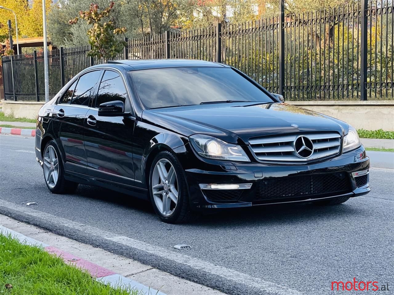 2012' Mercedes-Benz C 300 photo #3