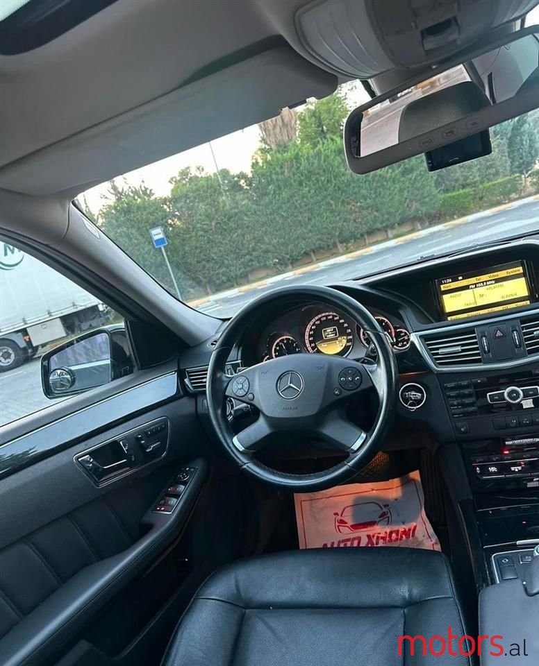 2012' Mercedes-Benz E 220 photo #5