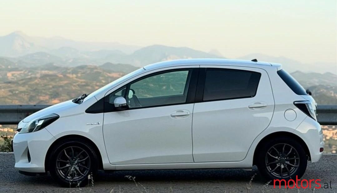 2013' Toyota Yaris photo #6