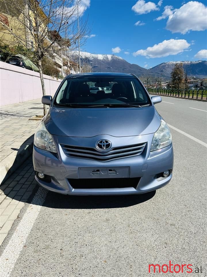 2009' Toyota Verso photo #2